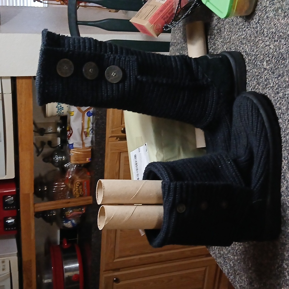 Woman's Ugg Austraila Shoes  Sz 8